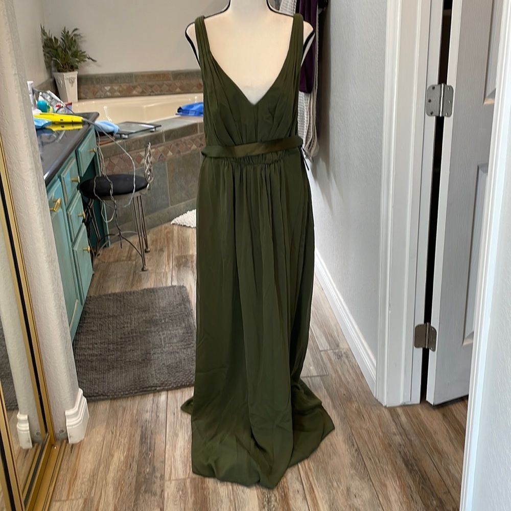 New with tags, white Vera Wang, green, formal chiffon dress size 14